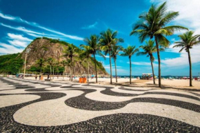 Em frente a Praia